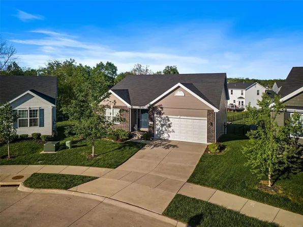 422 Cozy Pines Dr, Lake Saint Louis, MO 63367