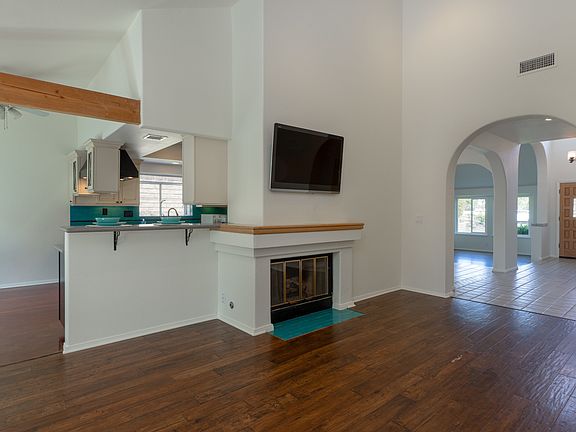 2nd image of 3260 San Ysidro St
