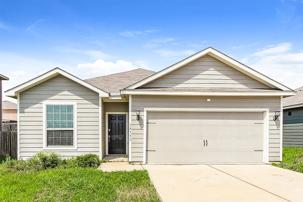 3 bed, 2.0 bath, 1552 sqft, $2,035 — Photo 1