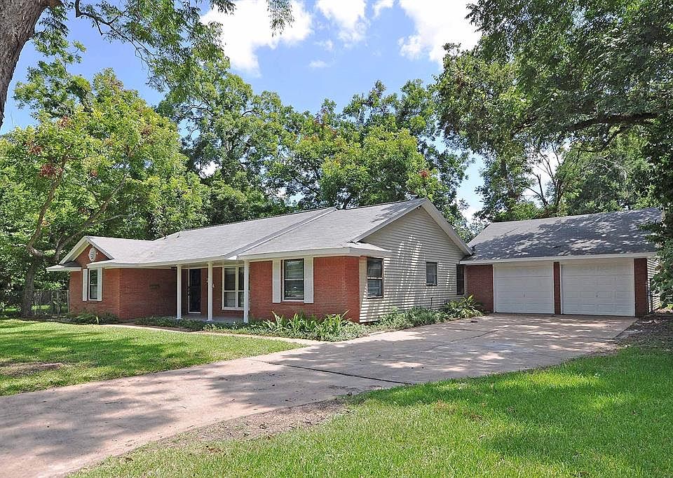 1st image of 204 Forest Dr