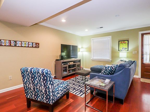 3rd image of 121 Orleans Oak Ln