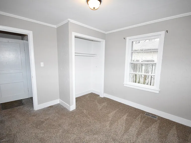 141 W Rossview Rd — Photo 13