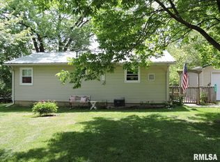 1545 Cottonwood Dr, Victoria, IL 61485