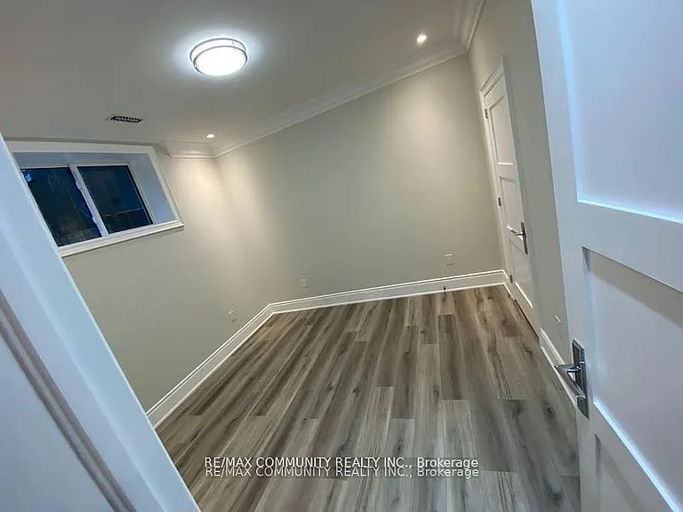 118 Queen St — Photo 10