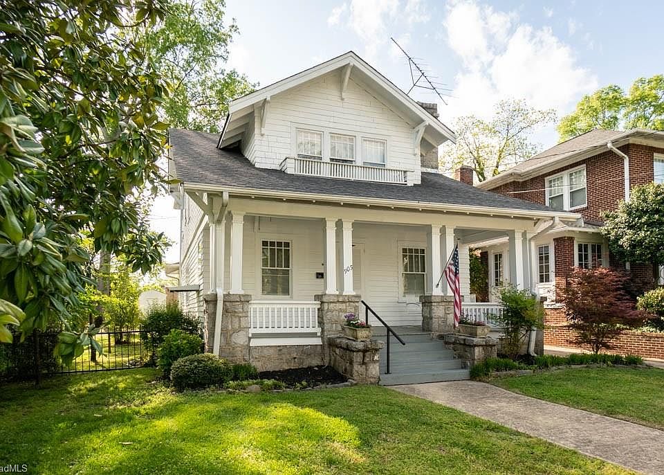 1st image of 905 Magnolia St