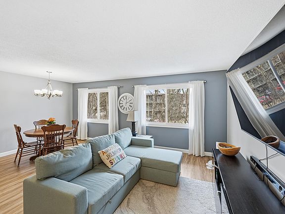 5th image of 12210 Oak Leaf Cir
