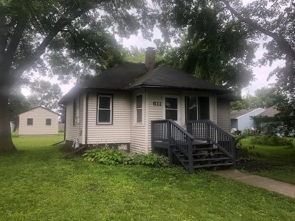 611 7th St SE, Waseca, MN 56093