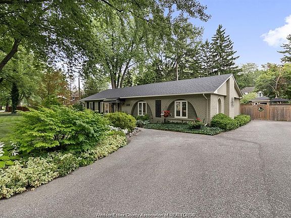 4th image of 228 Burlington Rd