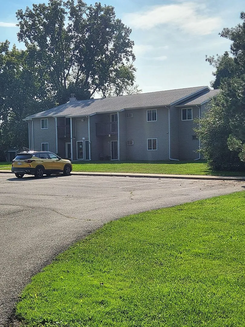 Petersburg Apartments — Photo 1