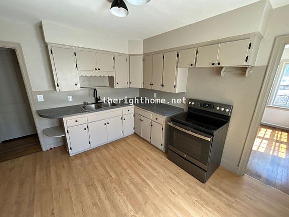 5th image of 2886 Martin Ave
