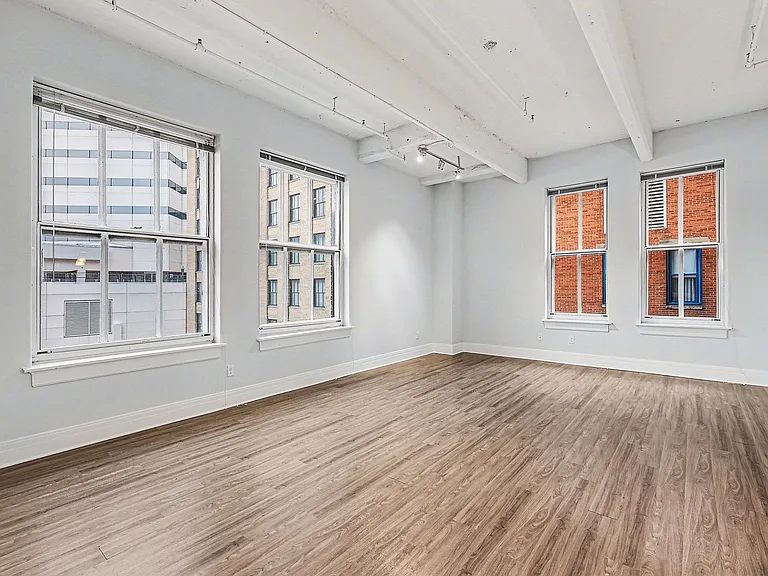 Newberry Lofts on 6th — Photo 20