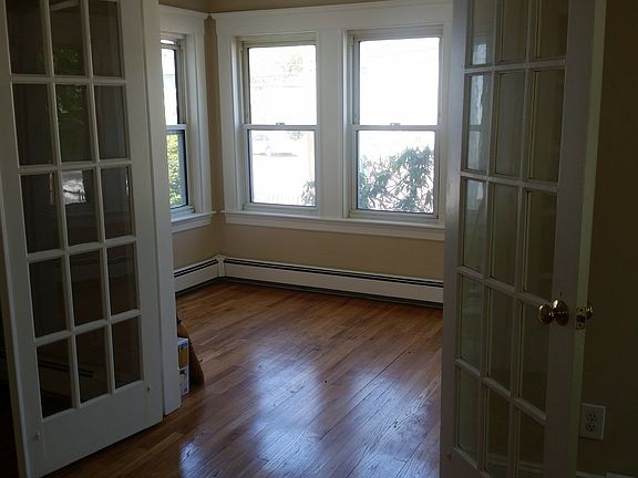 5th image of 104 Belmont St