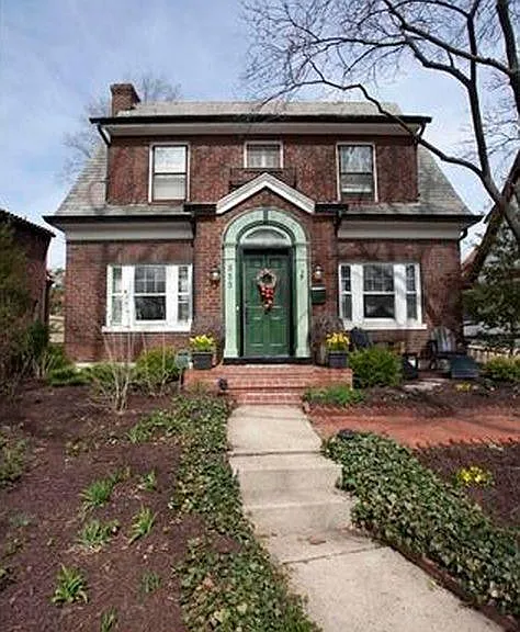 555 Stratford Ave — Photo 1