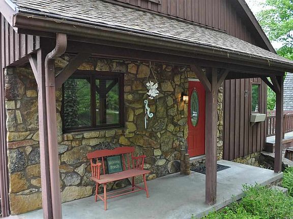 2nd image of 212 W Pine Dr