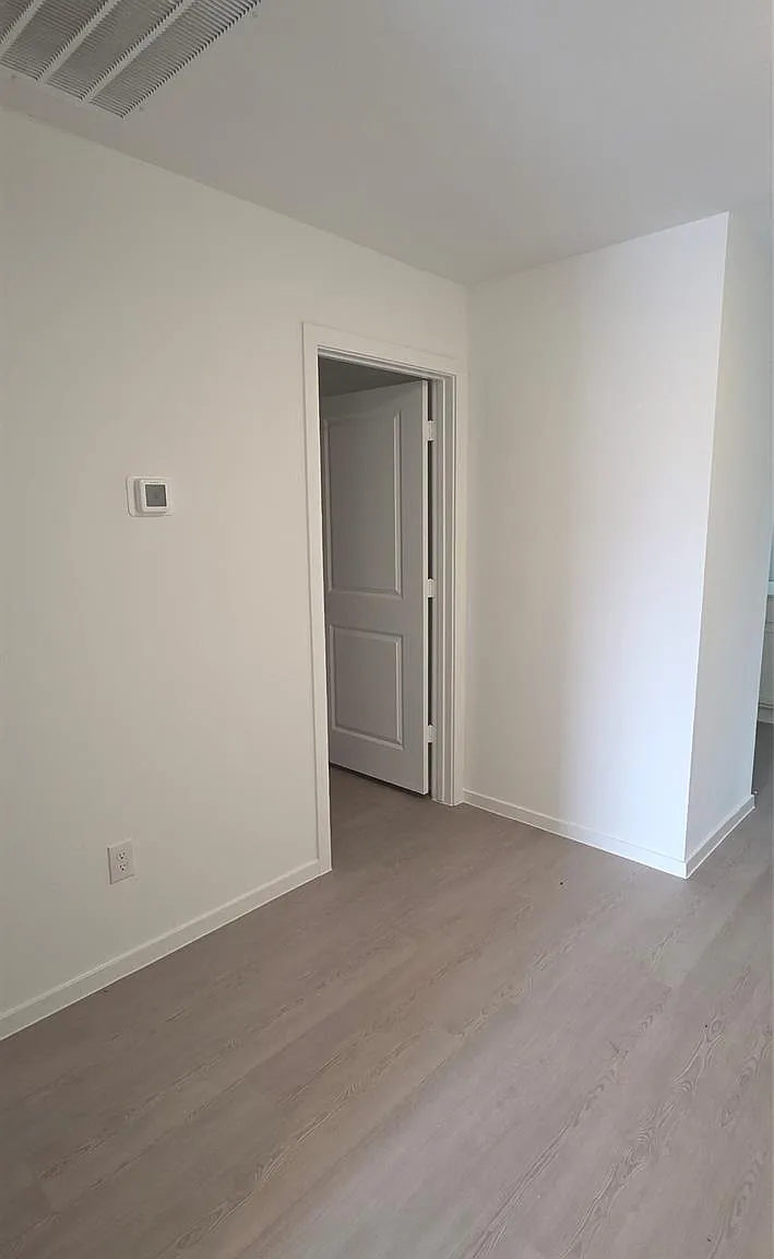 4 bed, 2.0 bath, 1924 sqft, $2,300 — Photo 4