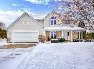 1972 Quindalee Rd, De Pere, WI 54115