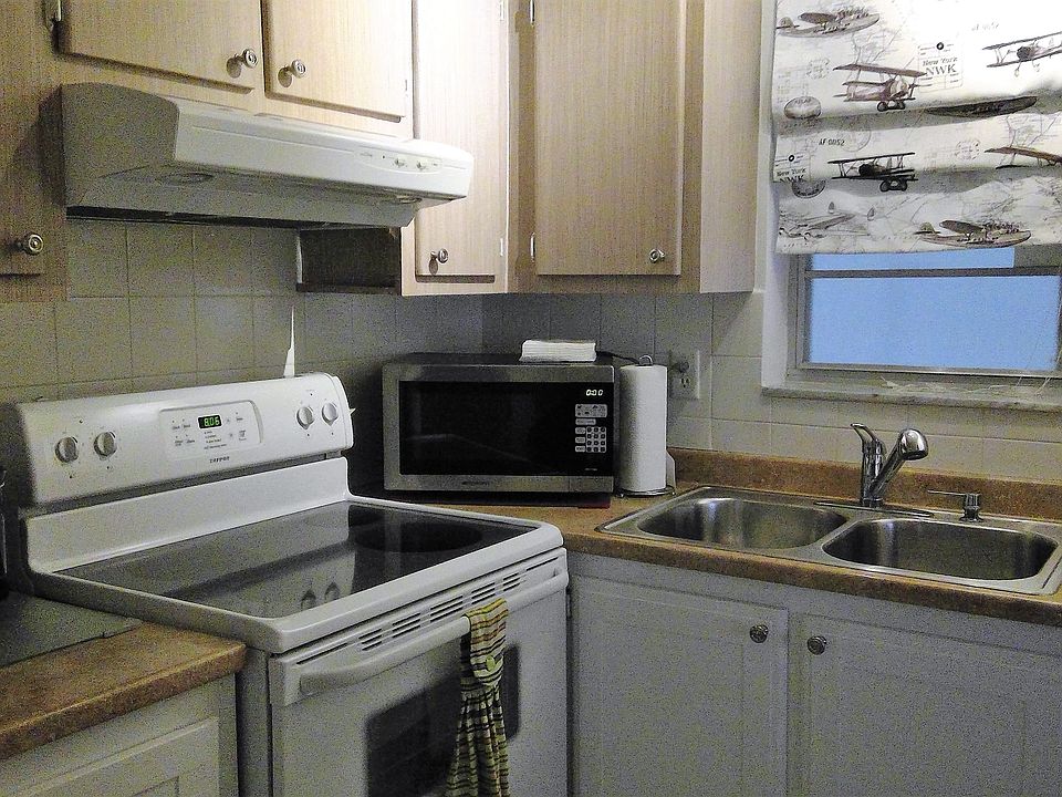1st image of 1550 N 12th Ct APT 4B