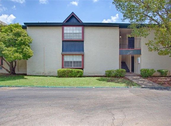 3rd image of 1821 E Lindsey St APT 3
