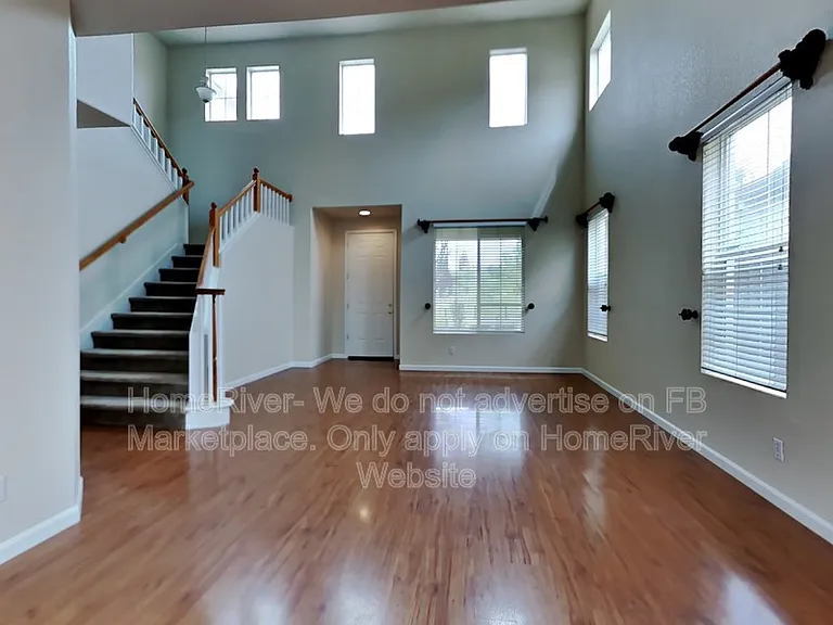 1069 Huntly Dr — Photo 6
