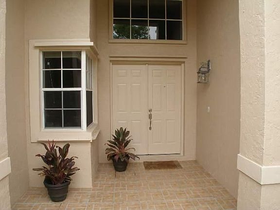 5th image of 363 Lake Crest Ct