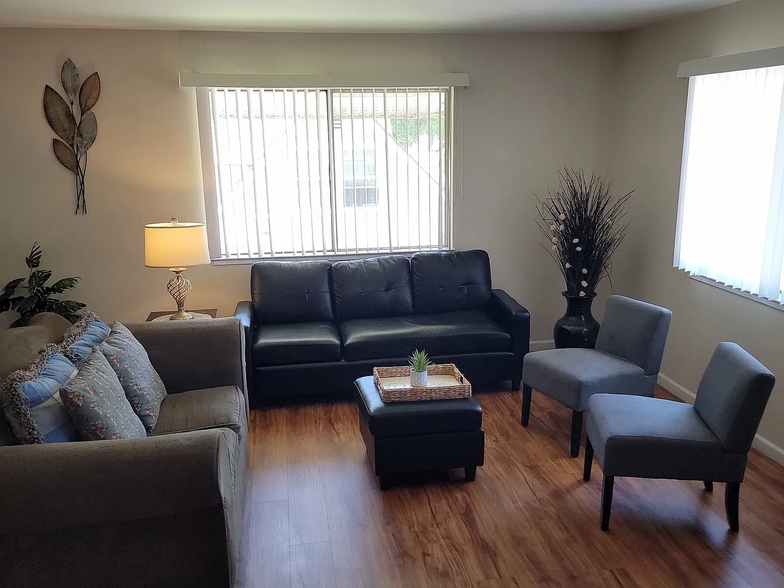 Fully Furnished 1BR/1BA Apartment — Photo 1