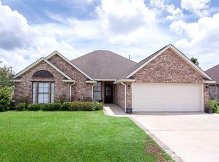 109 Parkway Oaks Dr, Lumberton, TX 77657