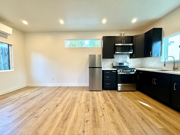 4th image of 13422 Debby St #1