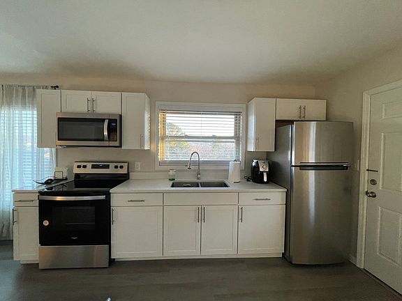 3rd image of 326 Greenway Dr