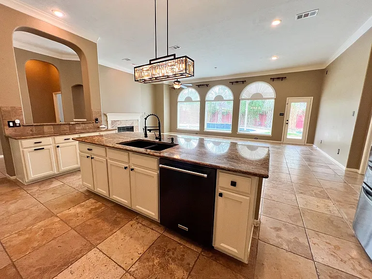 2215 Dorman Ct — Photo 14