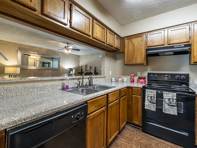 Austin Pointe Apartments — Photo 25