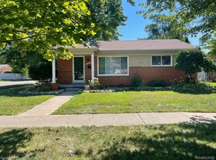5948 Cambourne Rd, Dearborn Heights, MI 48127