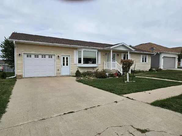 905 Conn St, Parkersburg, IA 50665
