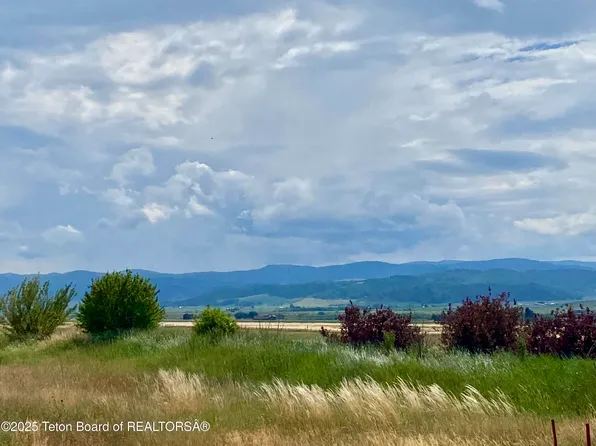 8 Olympic Dr, Etna, WY 83118