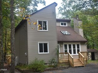 101 Widgeon Ln, Blooming Grove, PA 18428