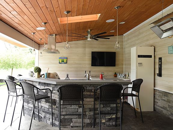 Patio Bar/Grill