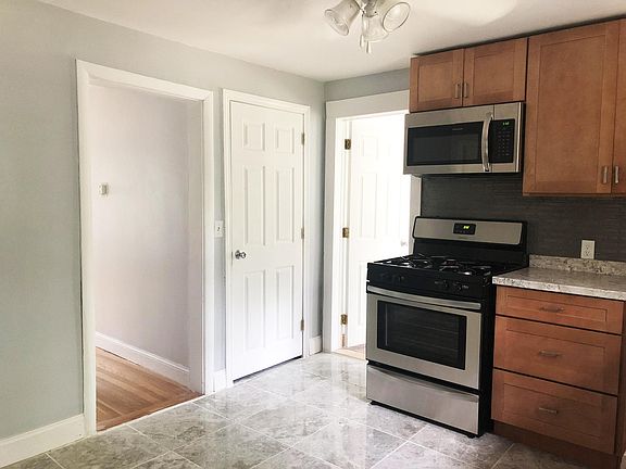 Newly renovated kitchen (dishwasher, microwave, gas oven, and fridge included)