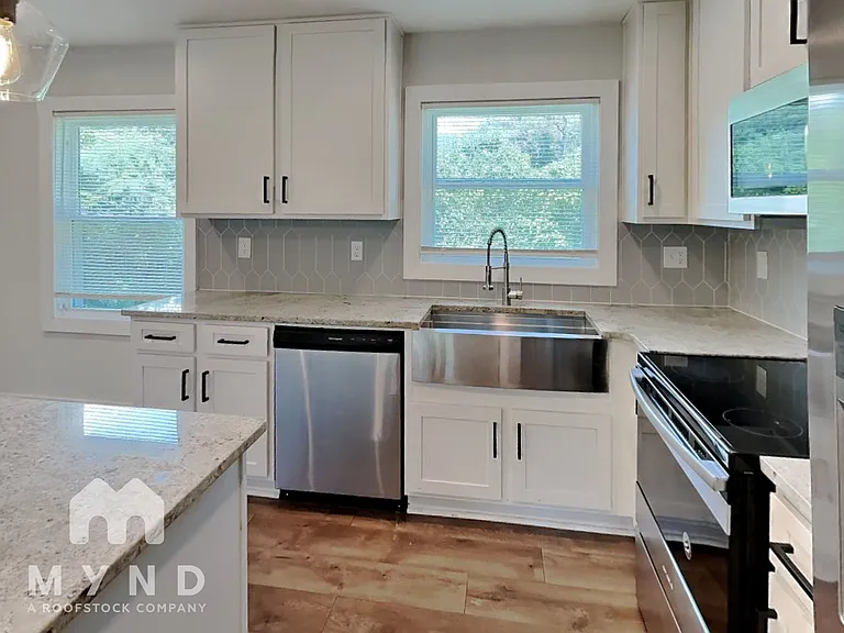 60 Finch Dr SE — Photo 8