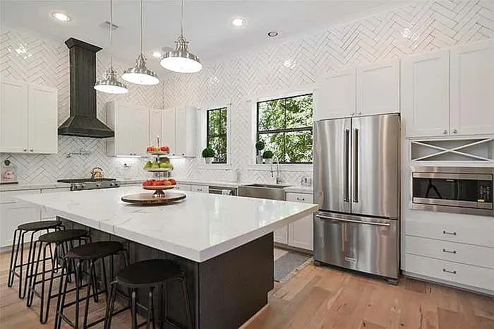 414 Hyde Park Blvd #1 — Photo 6