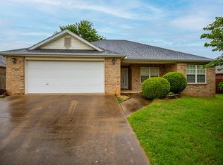 908 SW Cheyenne Dr, Bentonville, AR 72712