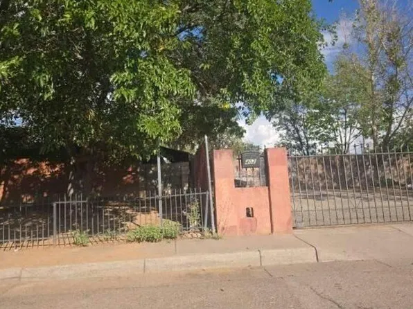 402 Nevirginia St, Albuquerque, NM 87108