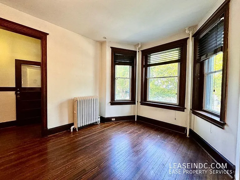 128 Adams St NW — Photo 6