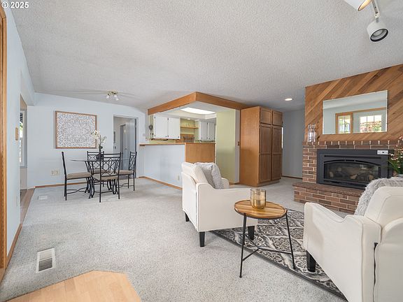 5th image of 500 E Pinehurst Dr