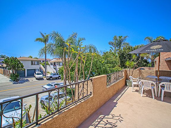 Upper unit- Lrg Private Deck