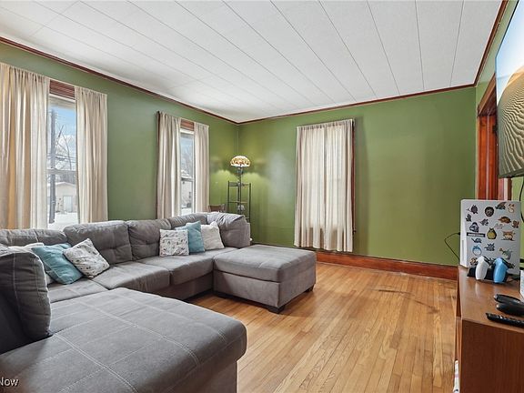 5th image of 568 N Saint Clair St