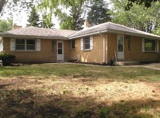 2805 W Vogel Ave, Greenfield, WI 53221