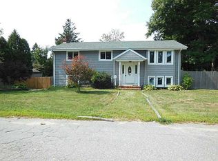 53 Primrose Ln, Tiverton, RI 02878