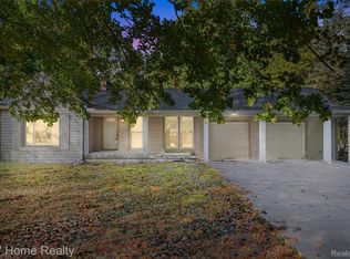 22215 Rougemont Dr, Southfield, MI 48033