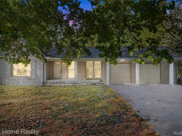 22215 Rougemont Dr, Southfield, MI 48033