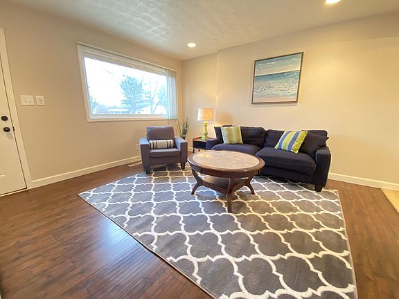 3rd image of 5221 Zimmer Dr