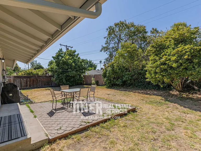 9136 Cecile Way — Photo 4